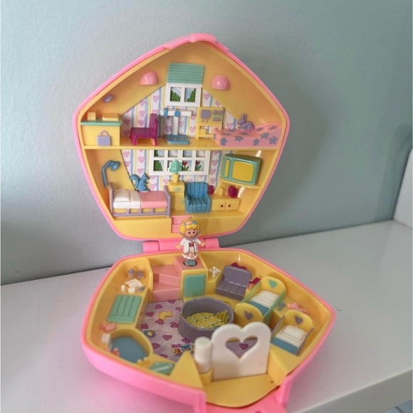 Polly Pocket Nursery - Picture 2 of 3